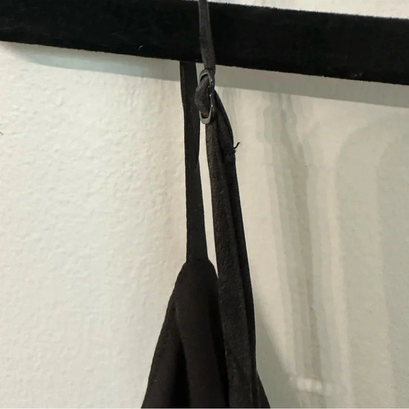 L’AGENCE Women’s Black Chiara Top 100% Silk Strappy Ruffle V-Neck Size L NWT - Picture 8 of 10